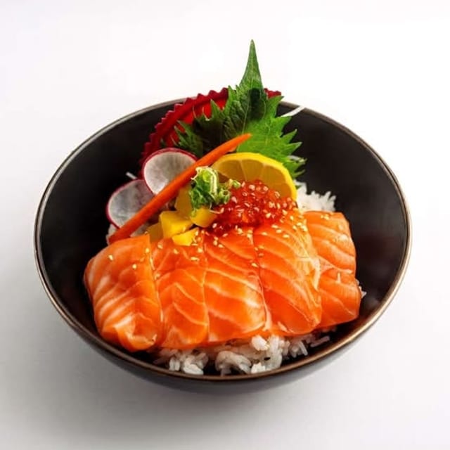 (L) Salmon+Ikura Donburi.